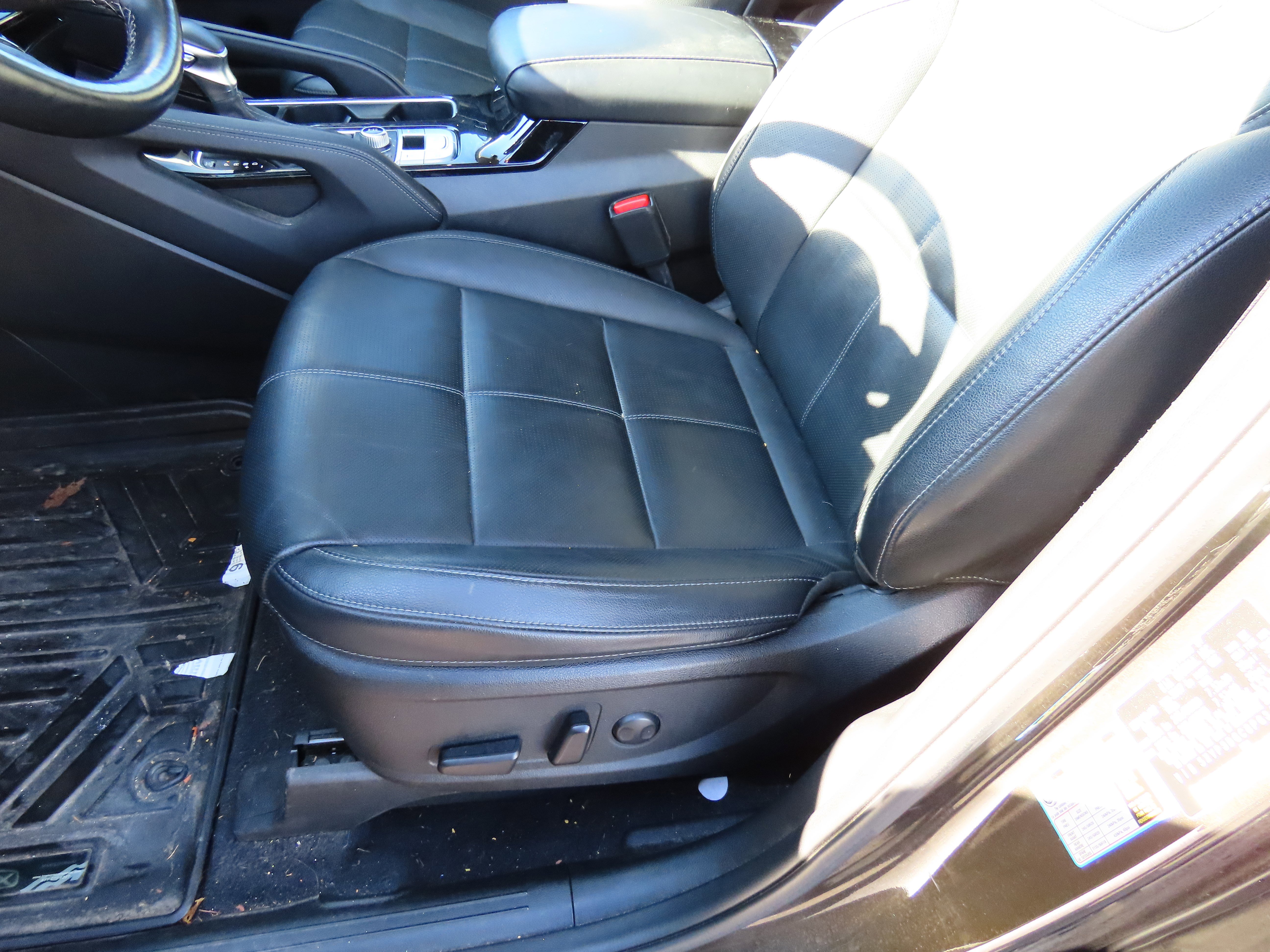 Used 2023 Kia Telluride EX w/ EX Captain's Chair Package image 36