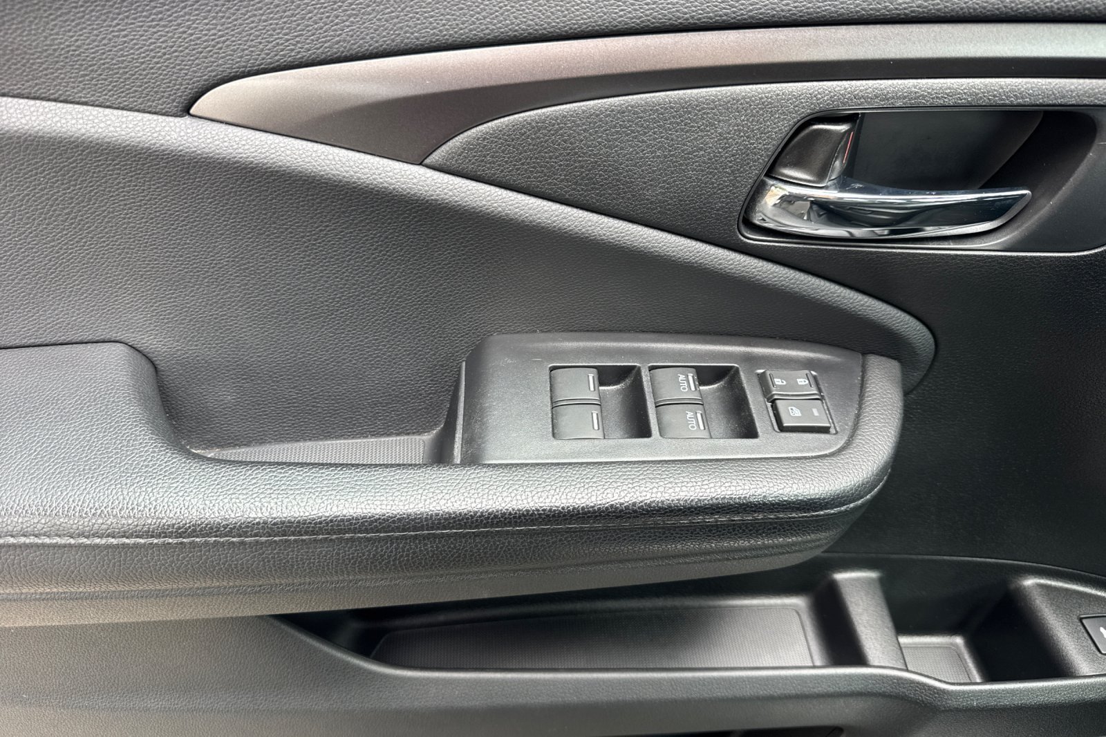 Used 2017 Honda Pilot EX-L image 8