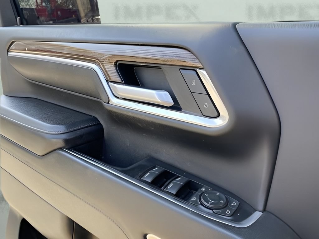 Used 2024 Chevrolet Silverado 3500 LT w/ Convenience Package AWD/4WD image 12