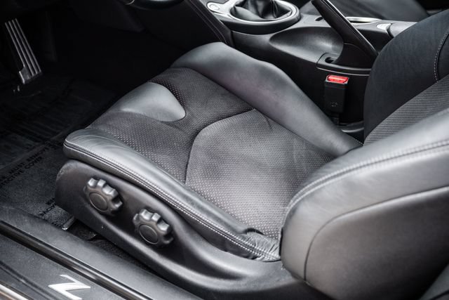 Used 2009 Nissan 370Z Touring RWD image 60