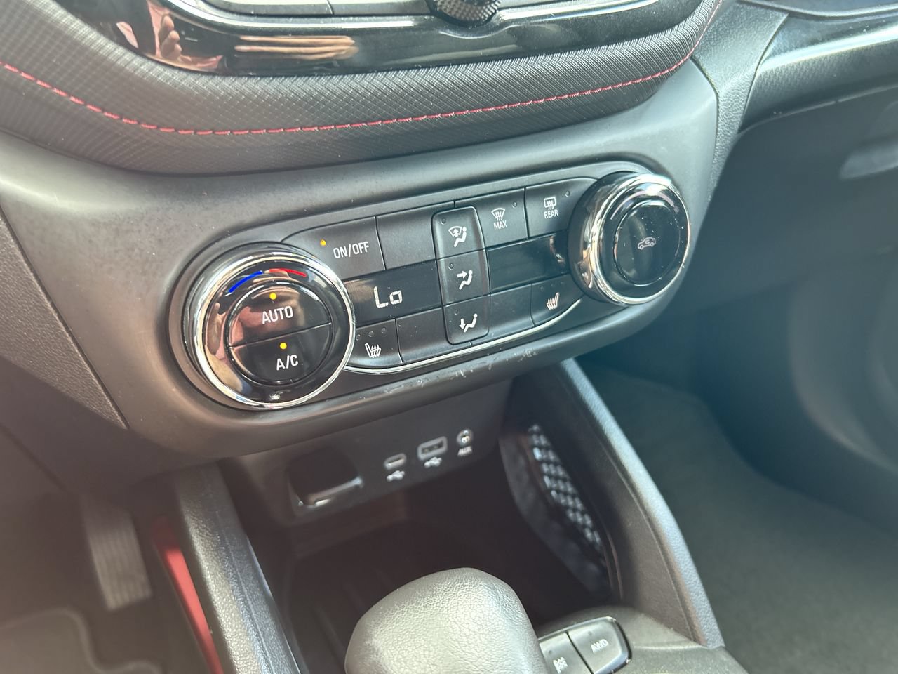 Used 2023 Chevrolet TrailBlazer RS w/ Convenience Package AWD/4WD image 28