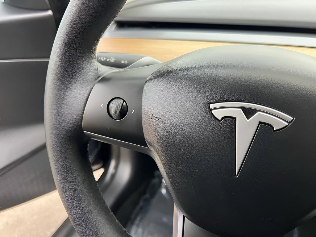 Used 2020 Tesla Model 3 Standard Range RWD image 31