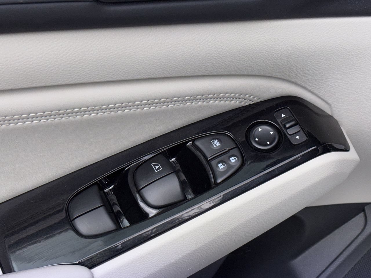 Used 2023 Nissan Altima 2.5 SV w/ SV Premium Package FWD image 19