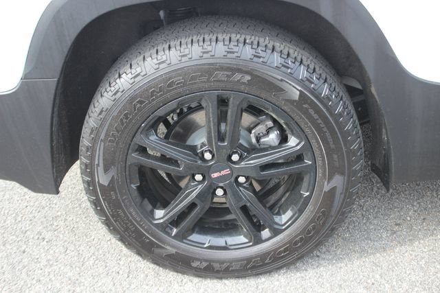 Used 2024 GMC Terrain AT4 w/ Infotainment Package II AWD/4WD image 38