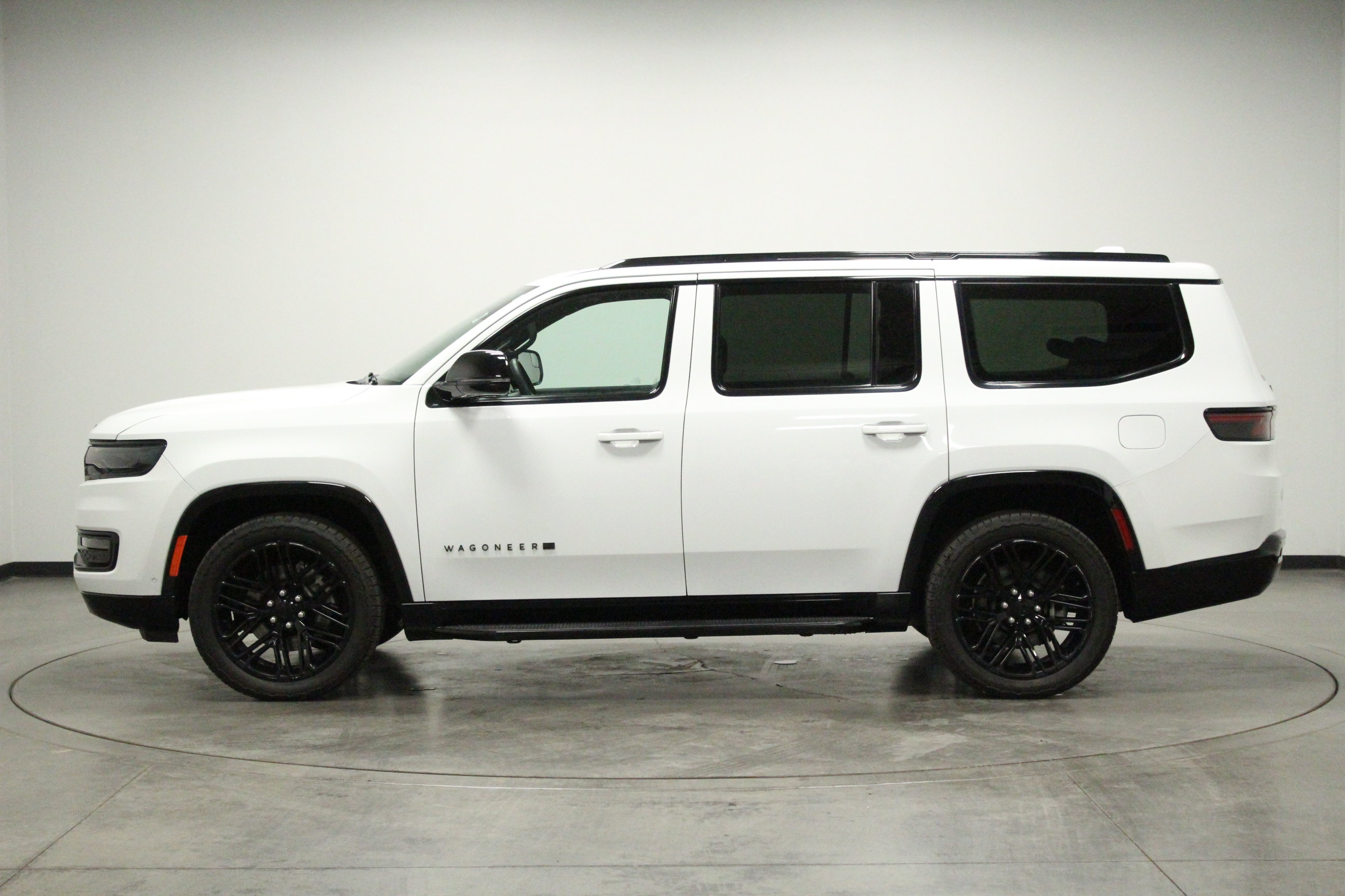 Used 2023 Jeep Wagoneer Series II RWD image 5