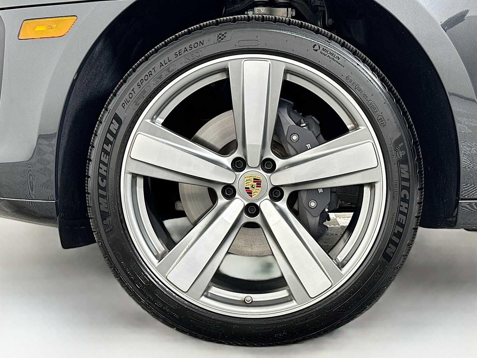 Certified 2026 Porsche Macan AWD/4WD image 32