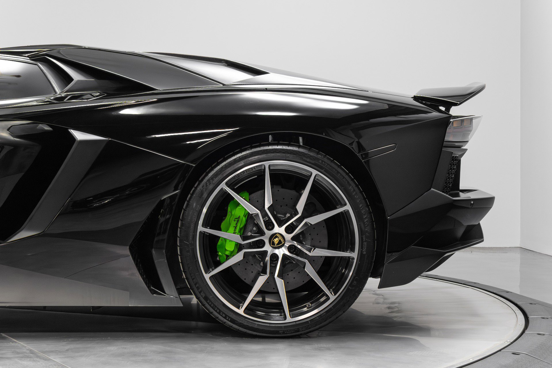 Used 2015 Lamborghini Aventador LP 700-4 image 29