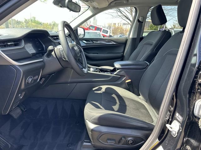 Used 2023 Jeep Grand Cherokee Laredo image 19