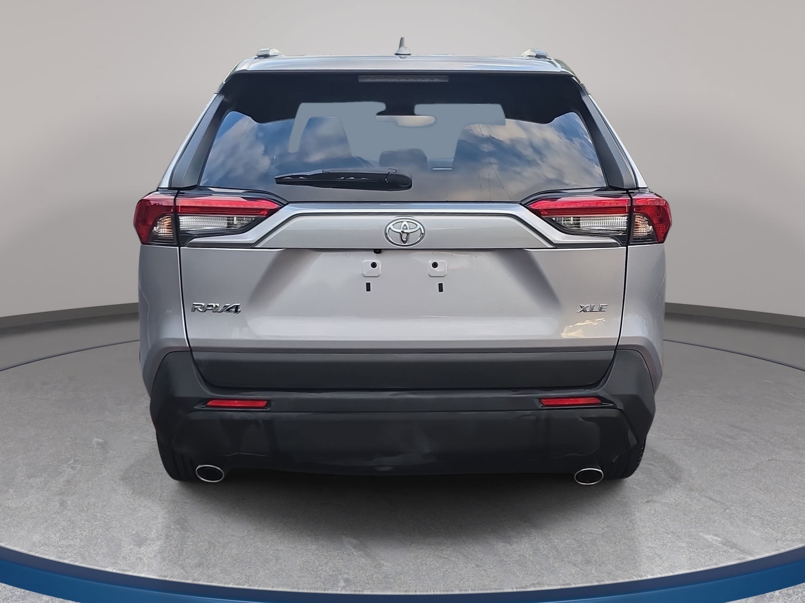 Used 2024 Toyota RAV4 XLE FWD image 6