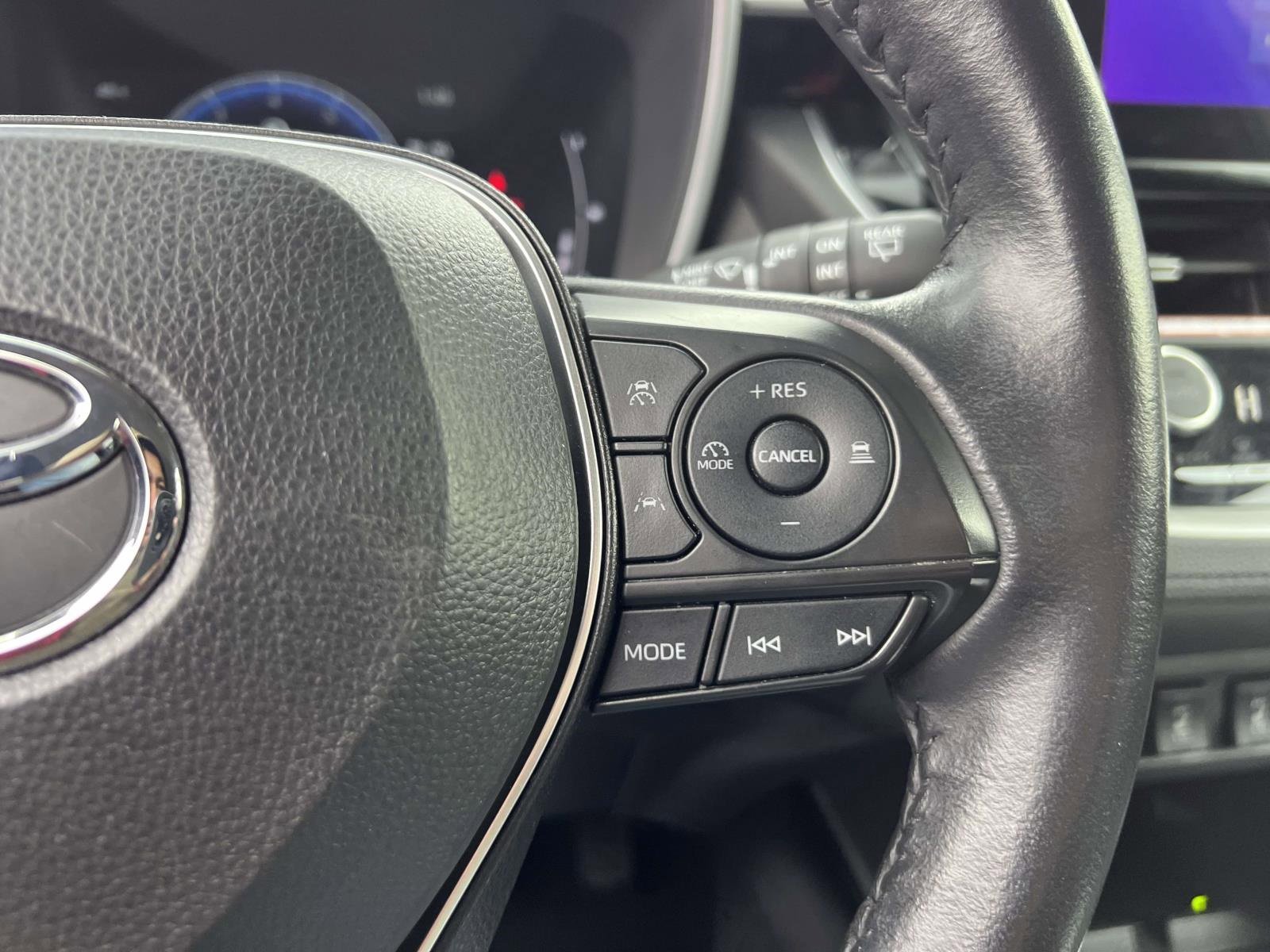 Used 2024 Toyota Corolla Cross XLE image 23