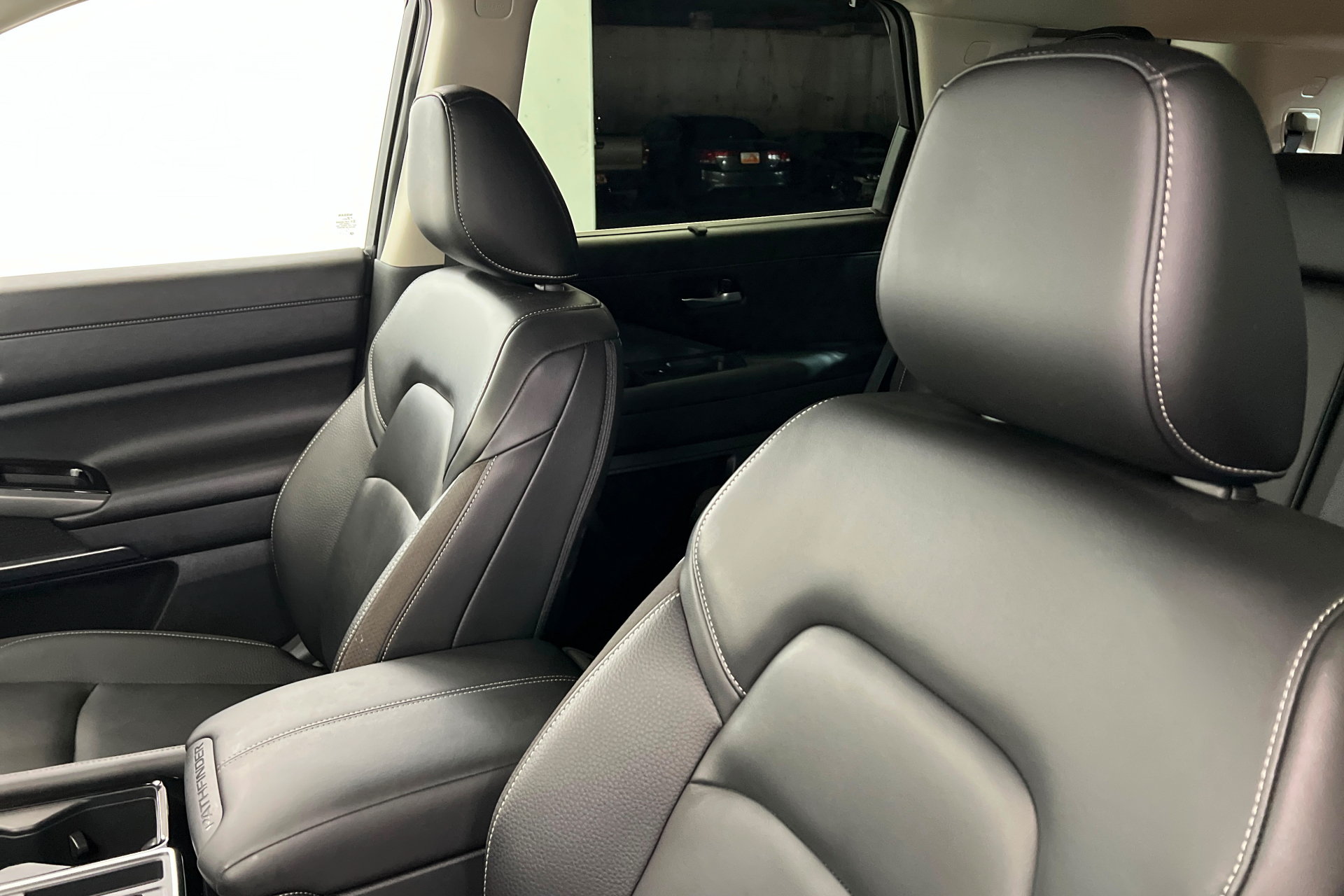 Used 2025 Nissan Pathfinder SL FWD image 18