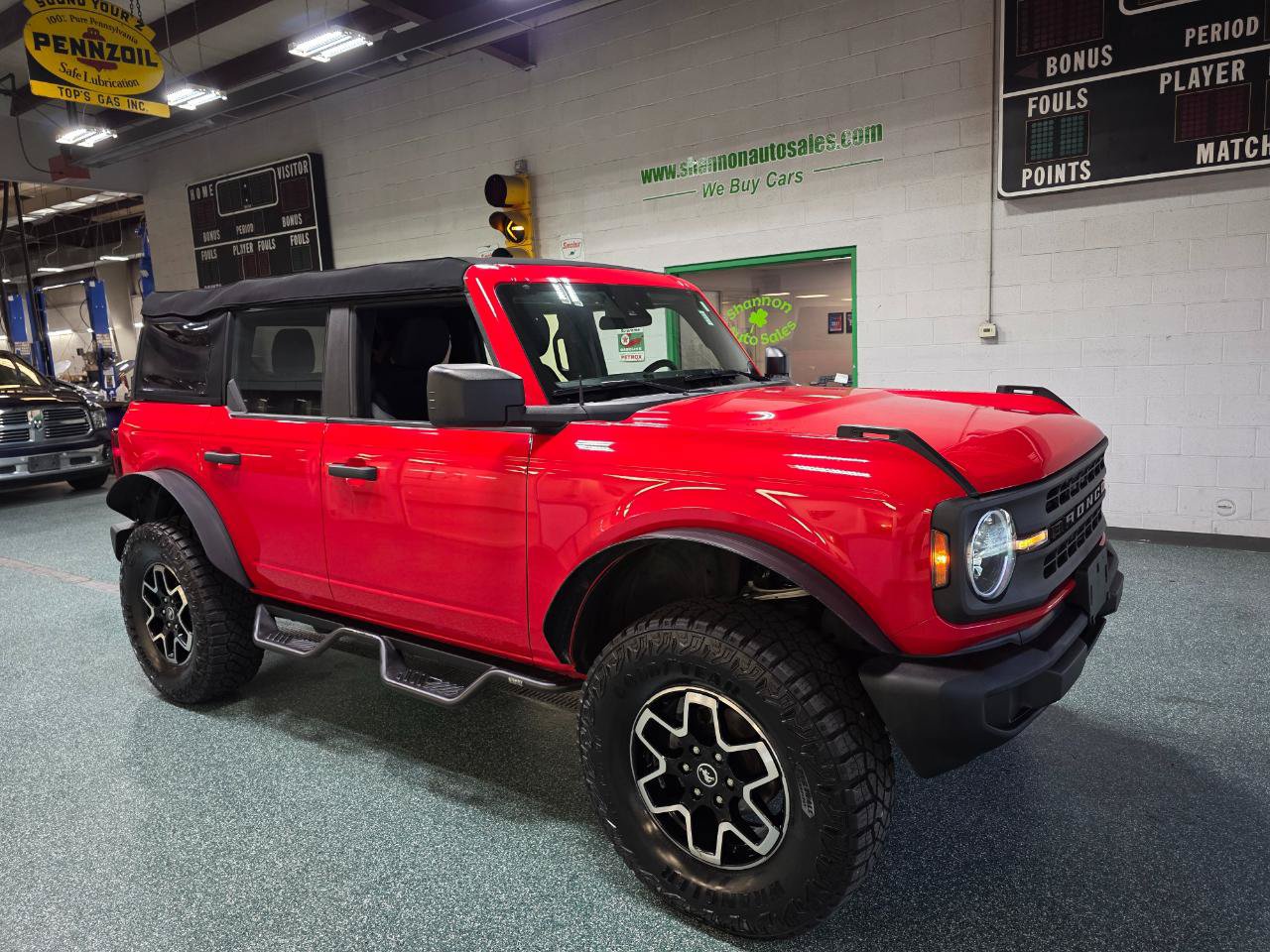 Used 2023 Ford Bronco 4-Door AWD/4WD image 4