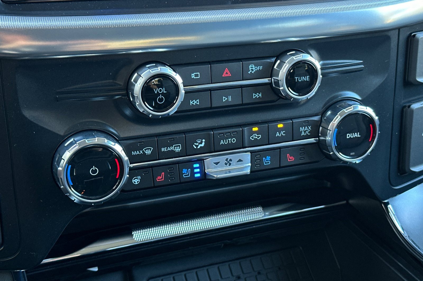 New 2025 Ford F150 Lariat w/ Equipment Group 502A High image 19