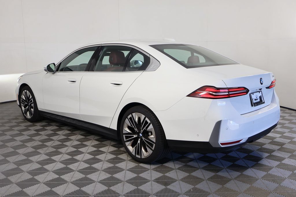 Used 2025 BMW 530i w/ Premium Package RWD image 5