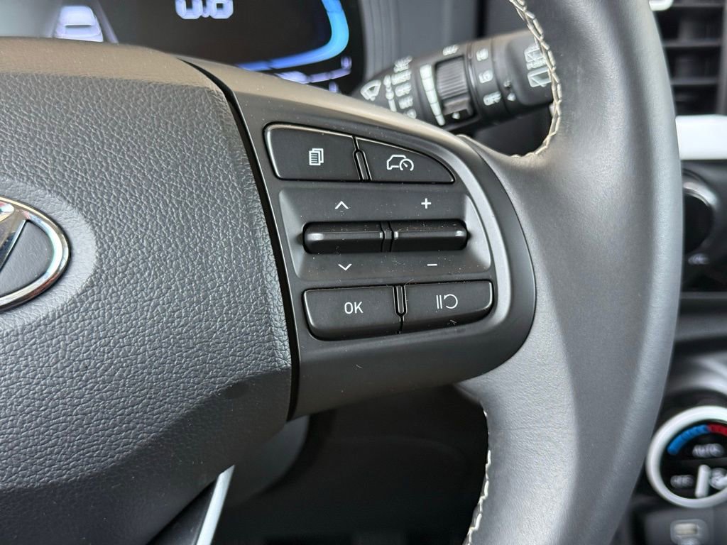 Used 2024 Hyundai Venue Limited FWD image 27