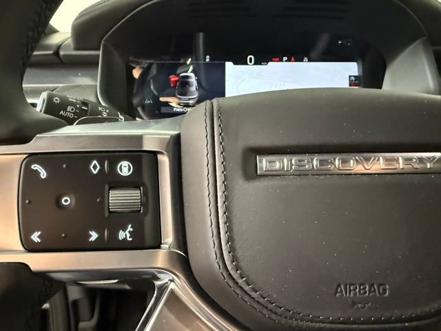 Used 2025 Land Rover Discovery Metropolitan Edition AWD/4WD image 19