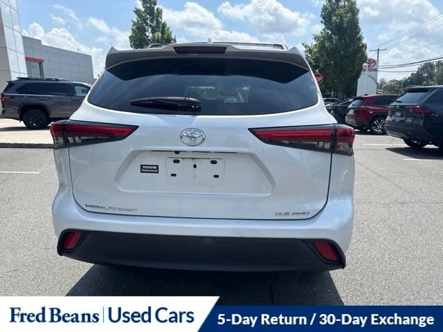 Used 2022 Toyota Highlander XLE AWD/4WD image 9