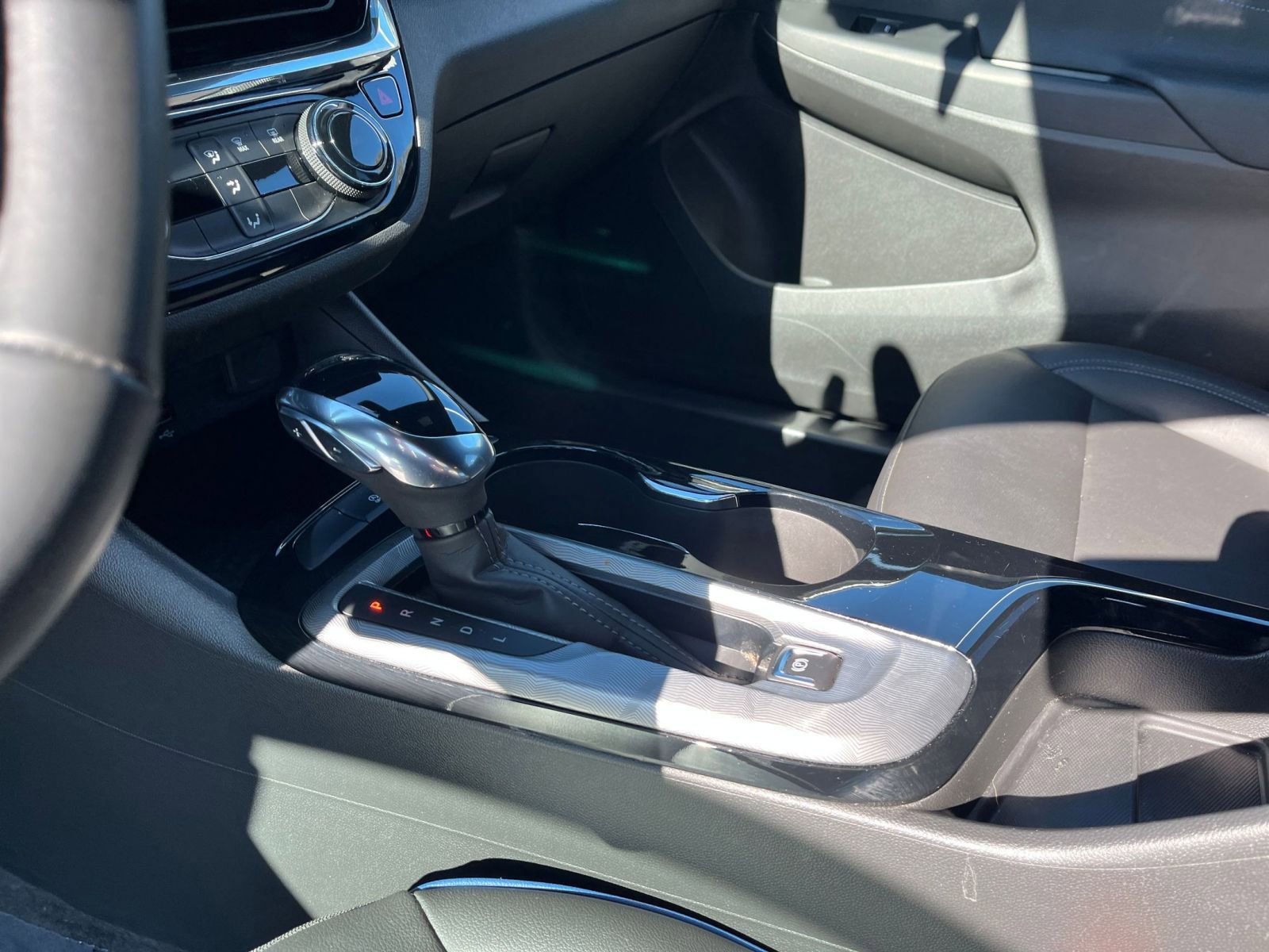 Used 2025 Buick Envista Sport Touring image 41