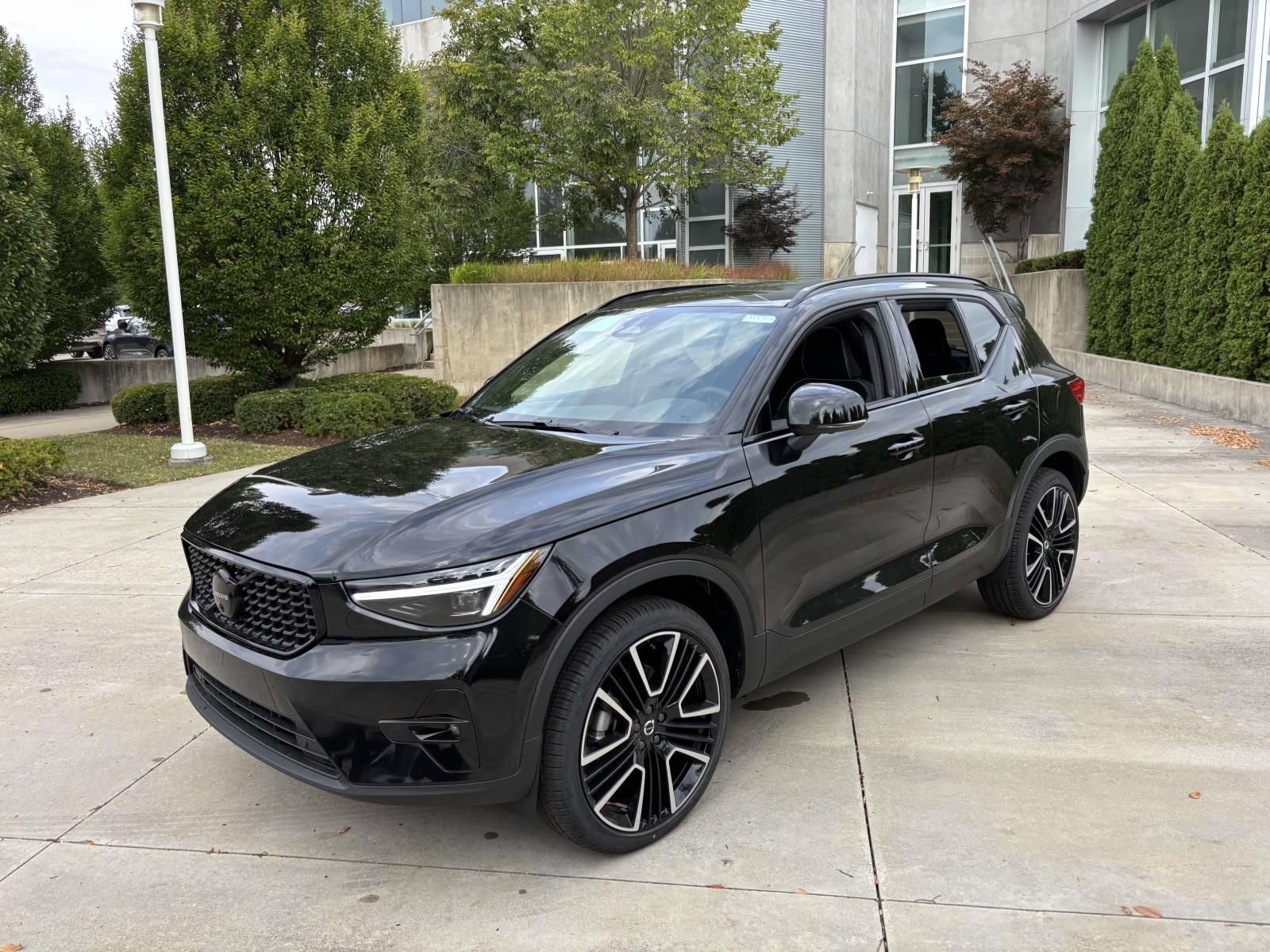 New 2026 Volvo XC40 B5 Ultra w/ Protection Package Premier AWD/4WD image 3