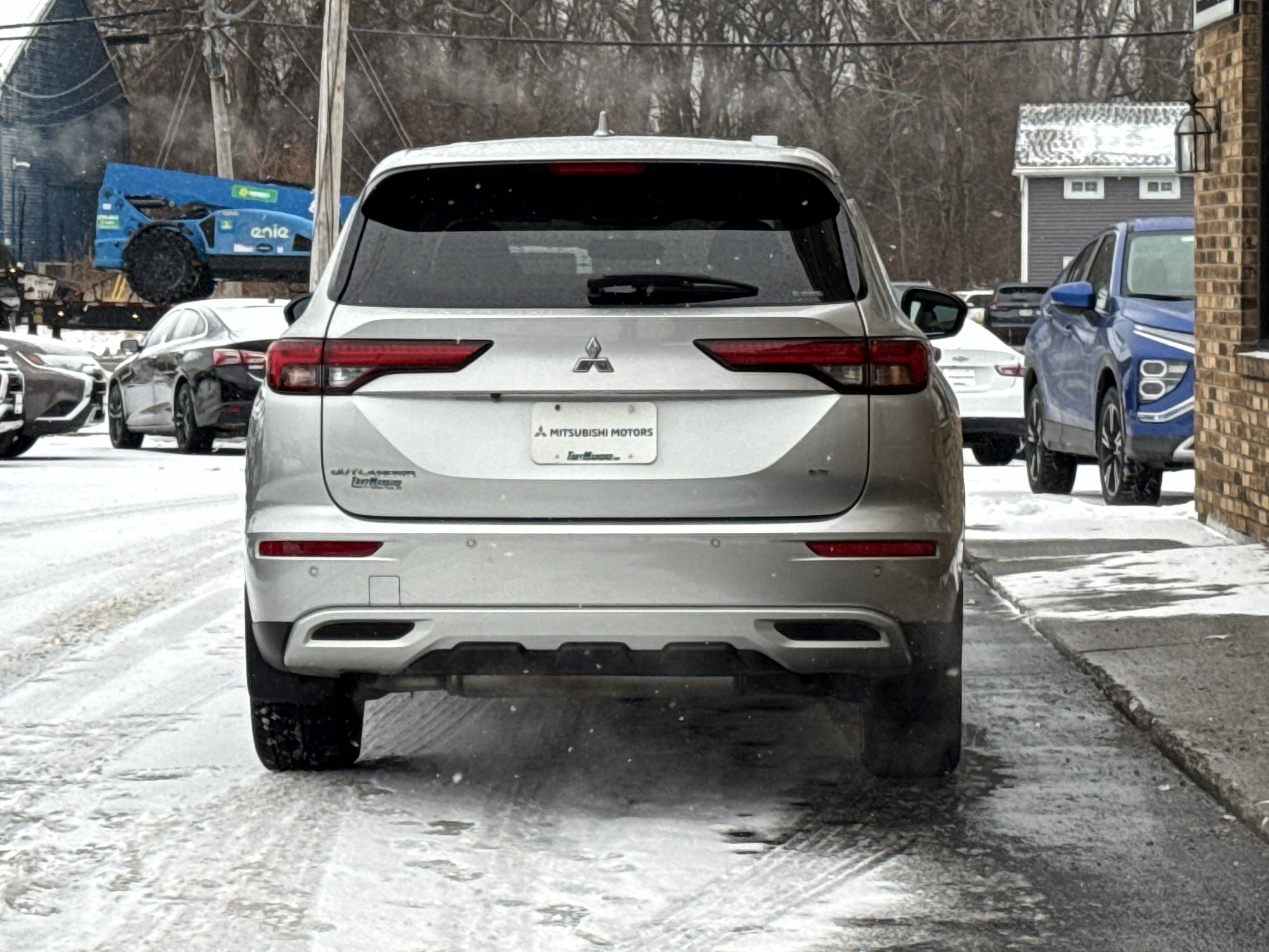 Used 2022 Mitsubishi Outlander SE image 4