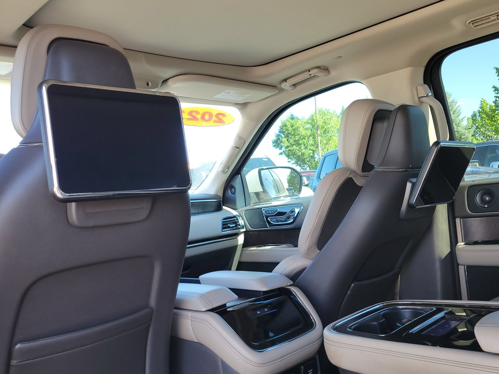 Used 2023 Lincoln Navigator Reserve AWD/4WD image 9