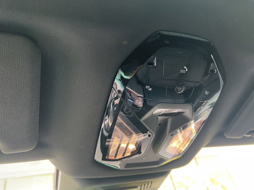 Used 2022 BMW iX xDrive50 w/ Premium Package image 17