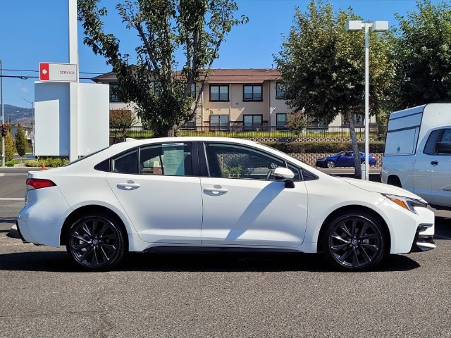 Certified 2025 Toyota Corolla SE w/ Convenience Package FWD image 5
