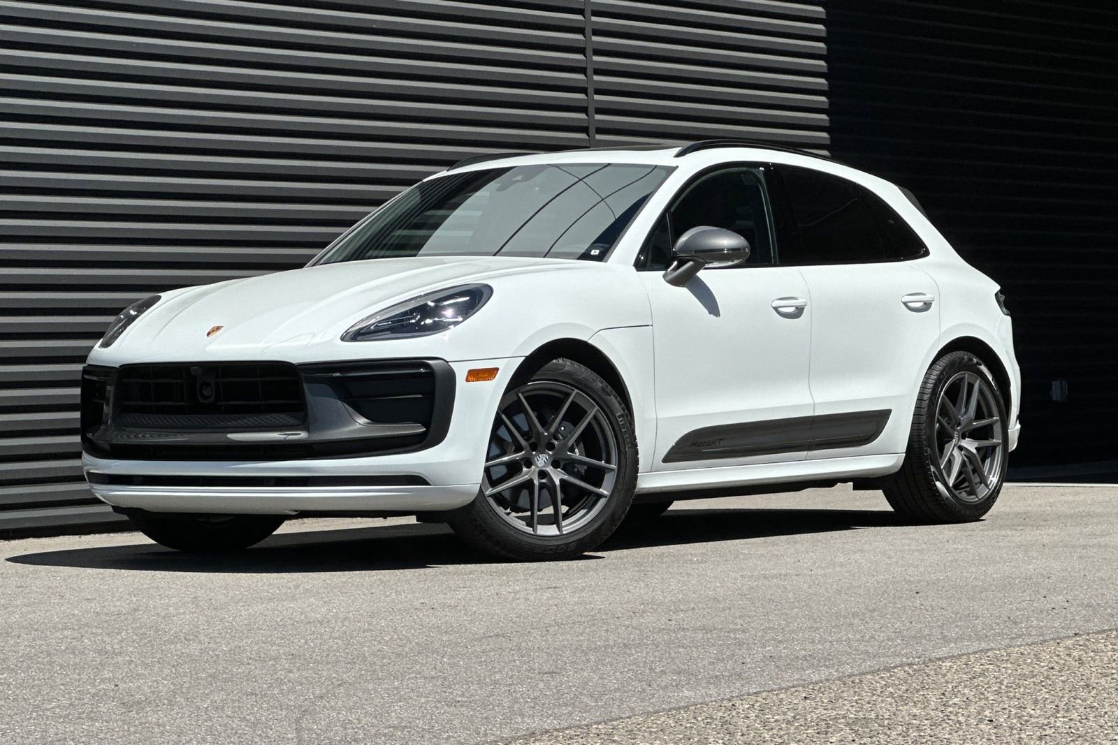 Used 2025 Porsche Macan Turbo AWD/4WD image 1