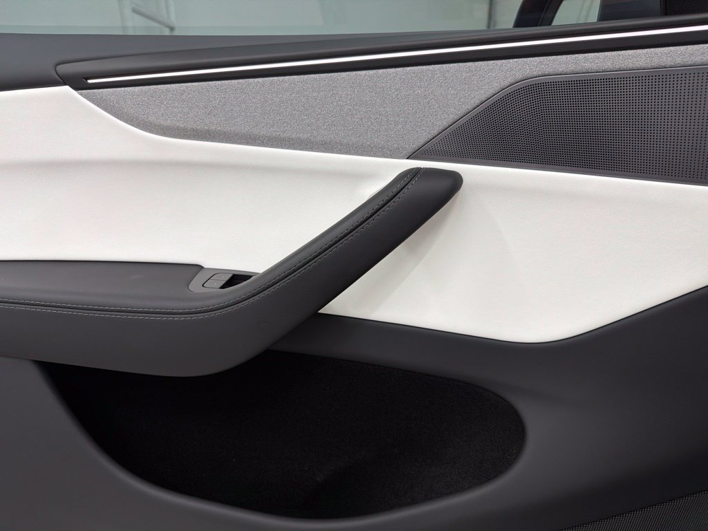 Used 2026 Tesla Model Y 2WD image 18