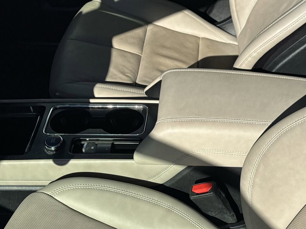 Used 2025 Lincoln Corsair Grand Touring w/ Equipment Group 302A image 23