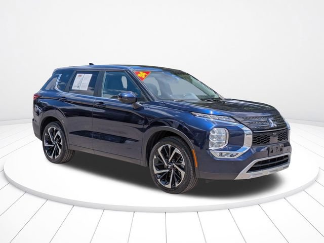 Used 2024 Mitsubishi Outlander SE FWD image 2