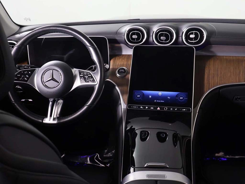 Used 2025 Mercedes-Benz GLC 350e 4MATIC image 34