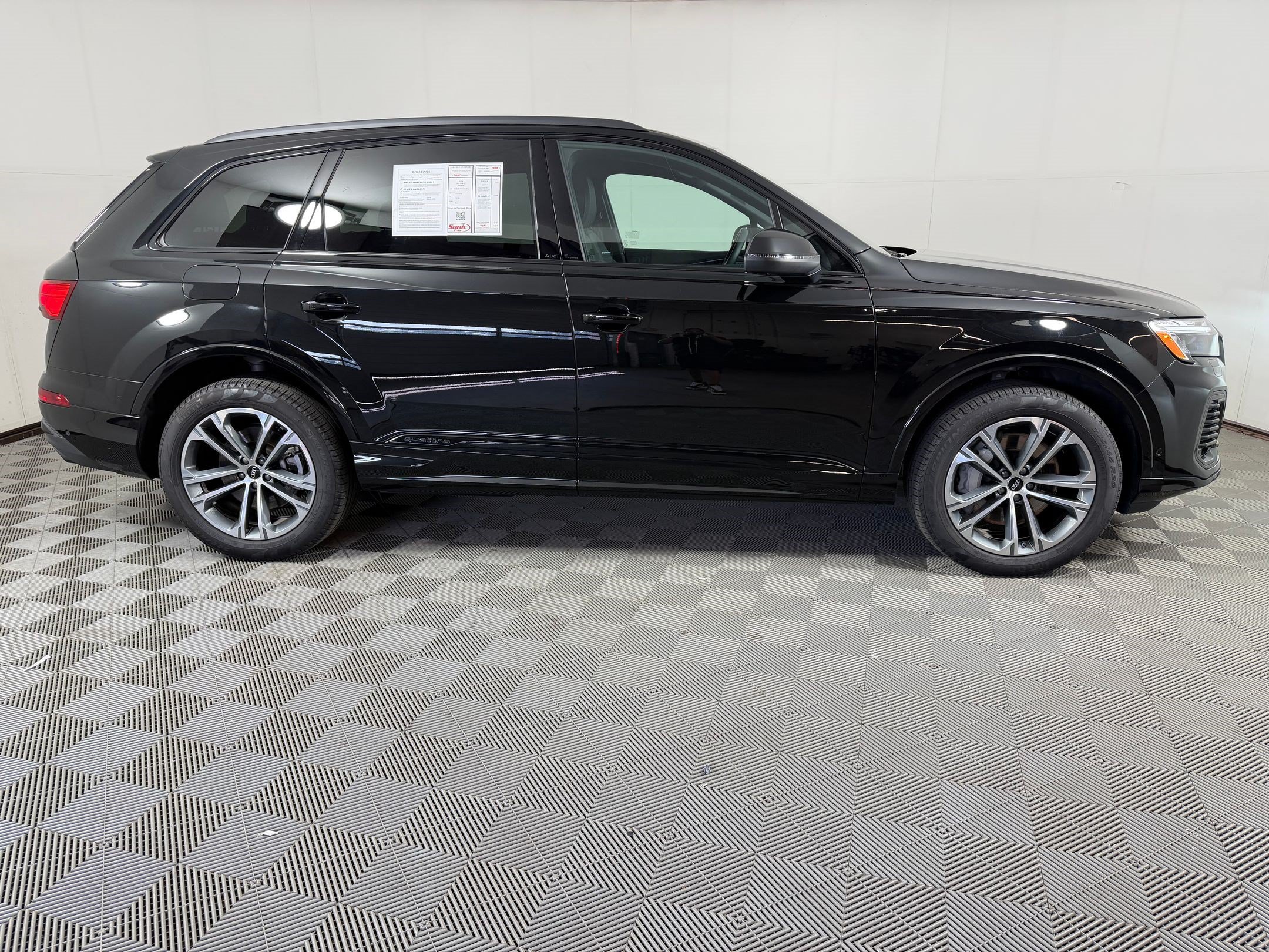 Used 2025 Audi Q7 2.0T Premium w/ Convenience Plus Package AWD/4WD image 8