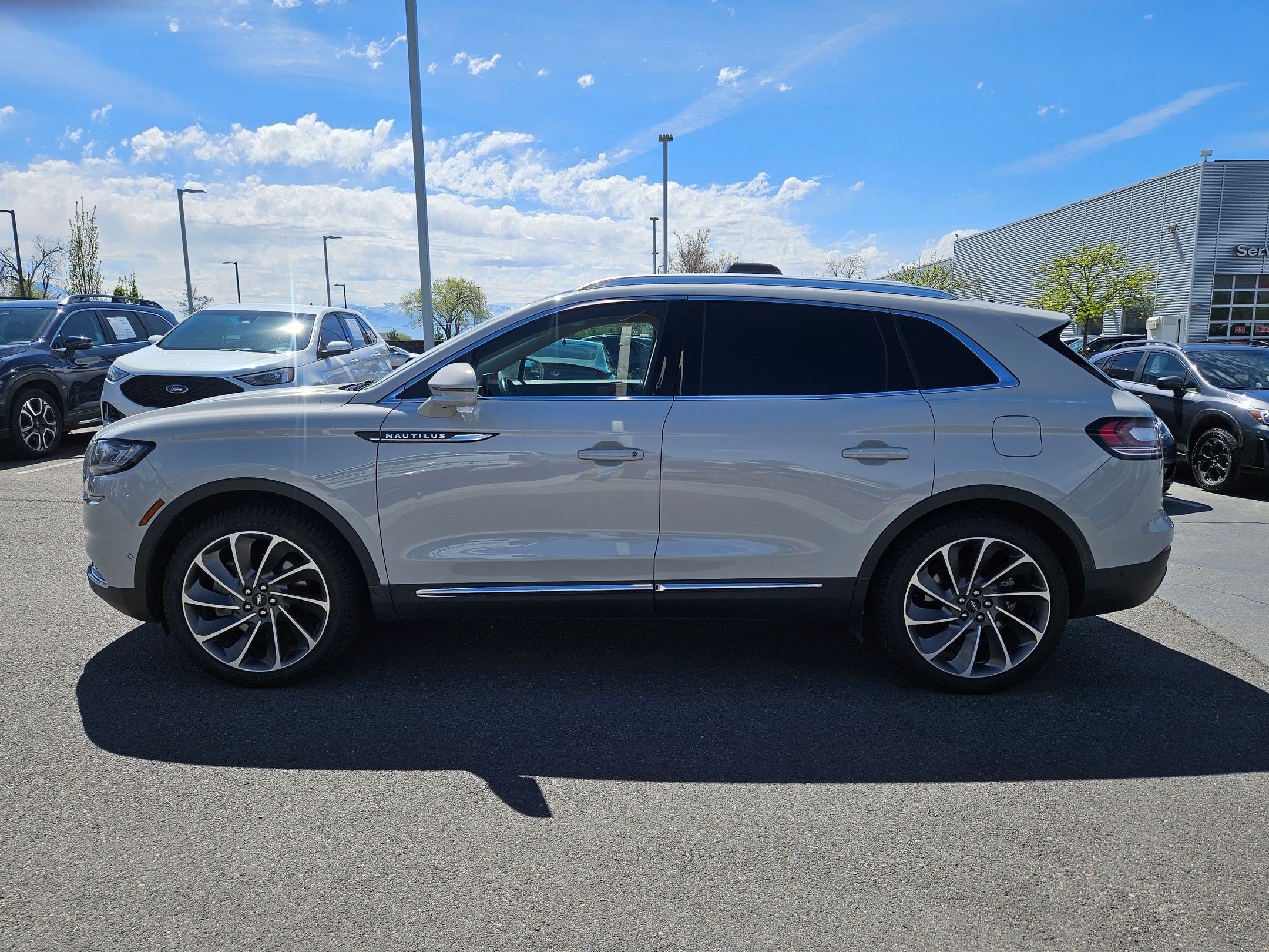 Used 2022 Lincoln Nautilus Reserve w/ Equipment Group 201A AWD/4WD image 6