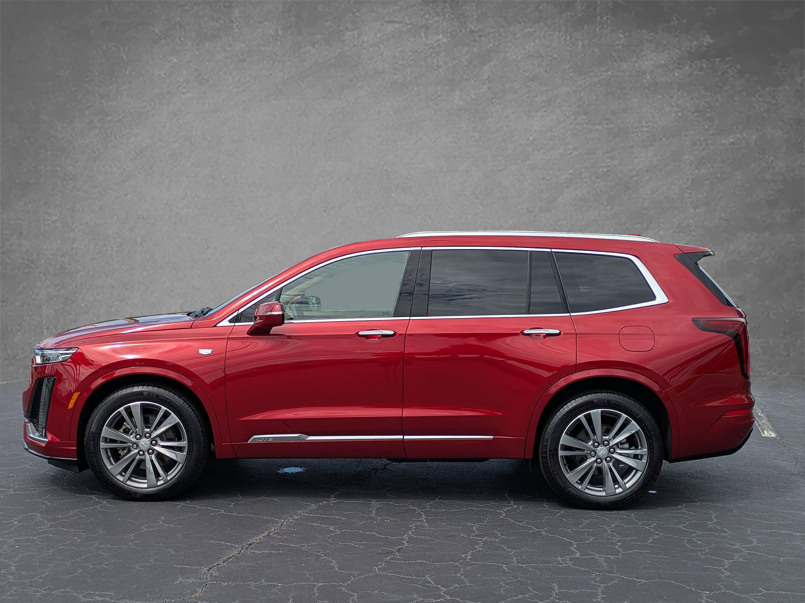 Certified 2025 Cadillac XT6 Premium Luxury w/ Platinum Package AWD/4WD image 3