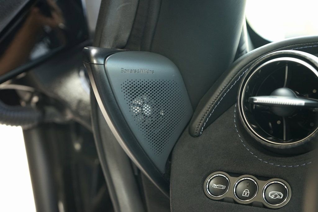 Used 2020 McLaren 720S Spider image 32