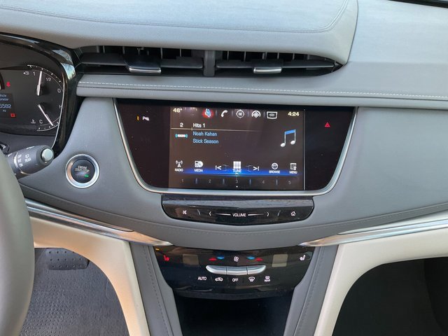 Used 2018 Cadillac XT5 Luxury w/ Driver Awareness Package image 15