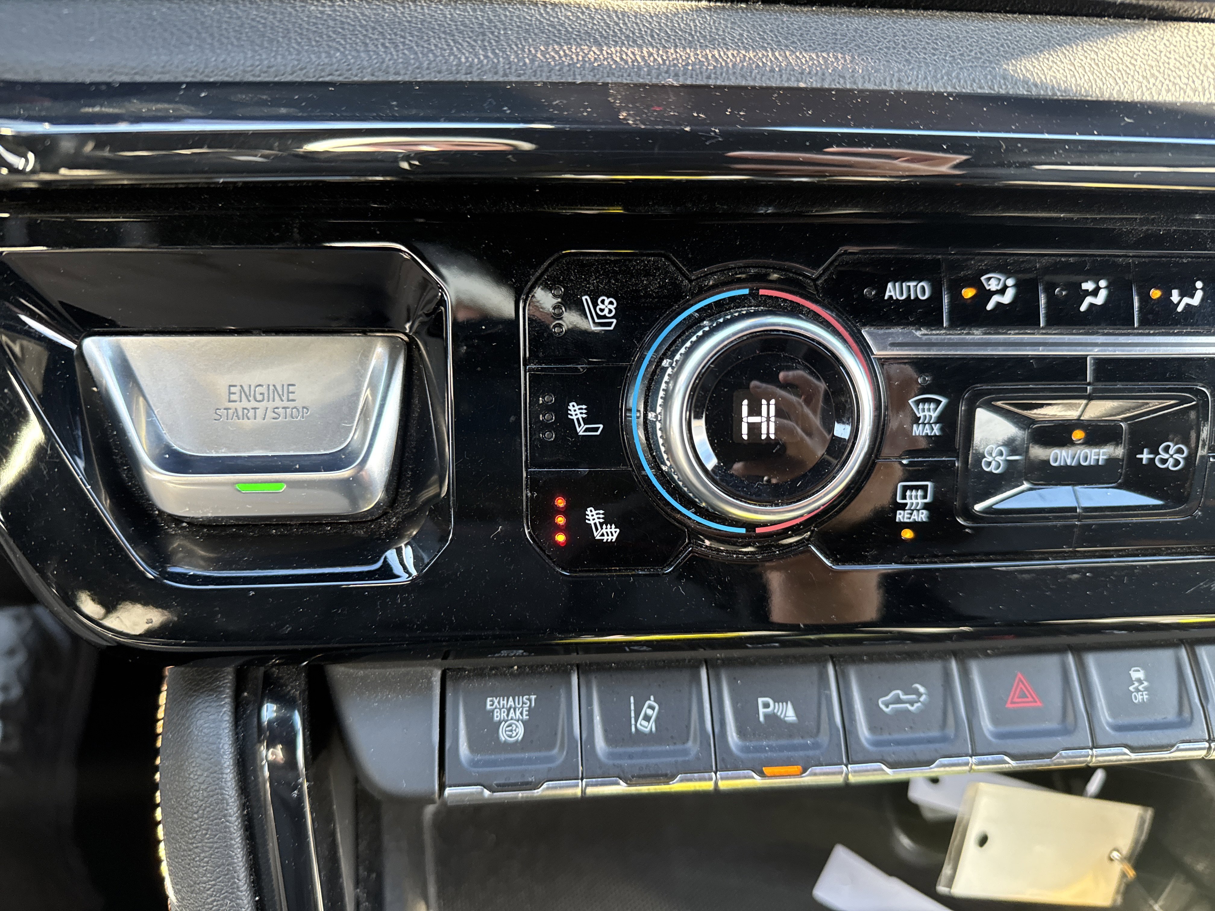 Used 2024 GMC Sierra 2500 AT4 w/ AT4 Preferred Package image 27