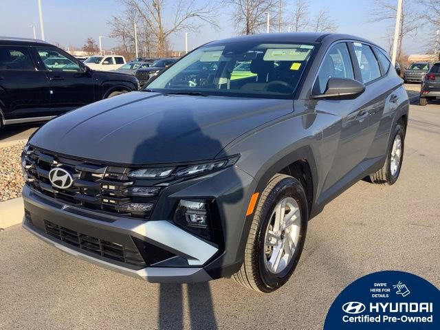 Certified 2025 Hyundai Tucson SE image 1