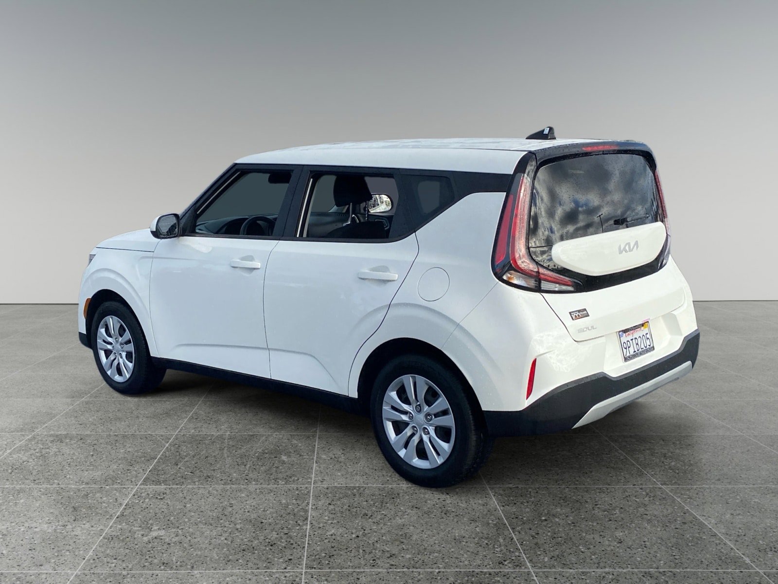 Used 2025 Kia Soul LX FWD image 3