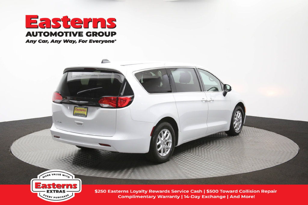 Used 2022 Chrysler Voyager LX FWD image 40