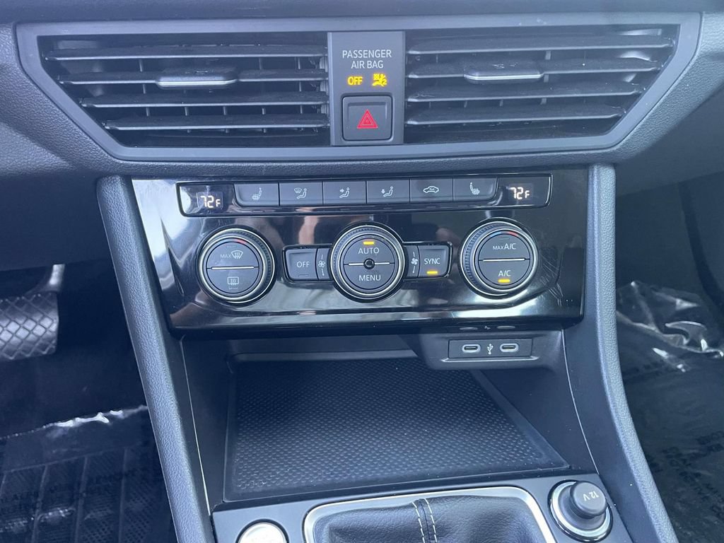 Used 2024 Volkswagen Jetta SE FWD image 31