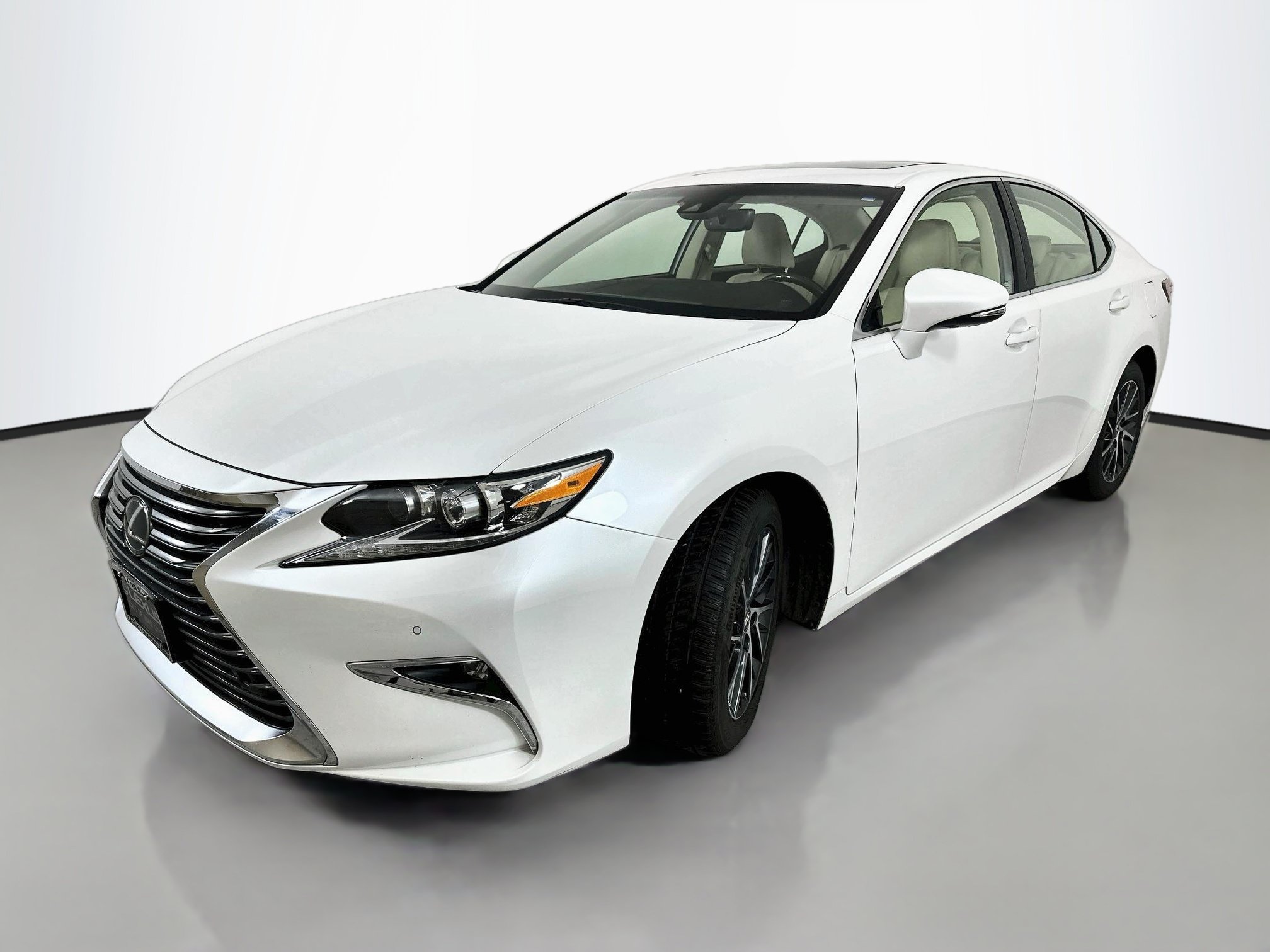 Used 2017 Lexus ES 350 w/ Luxury Package FWD image 3