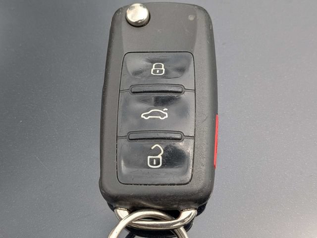 Used 2019 Volkswagen Beetle 2.0T S FWD image 26