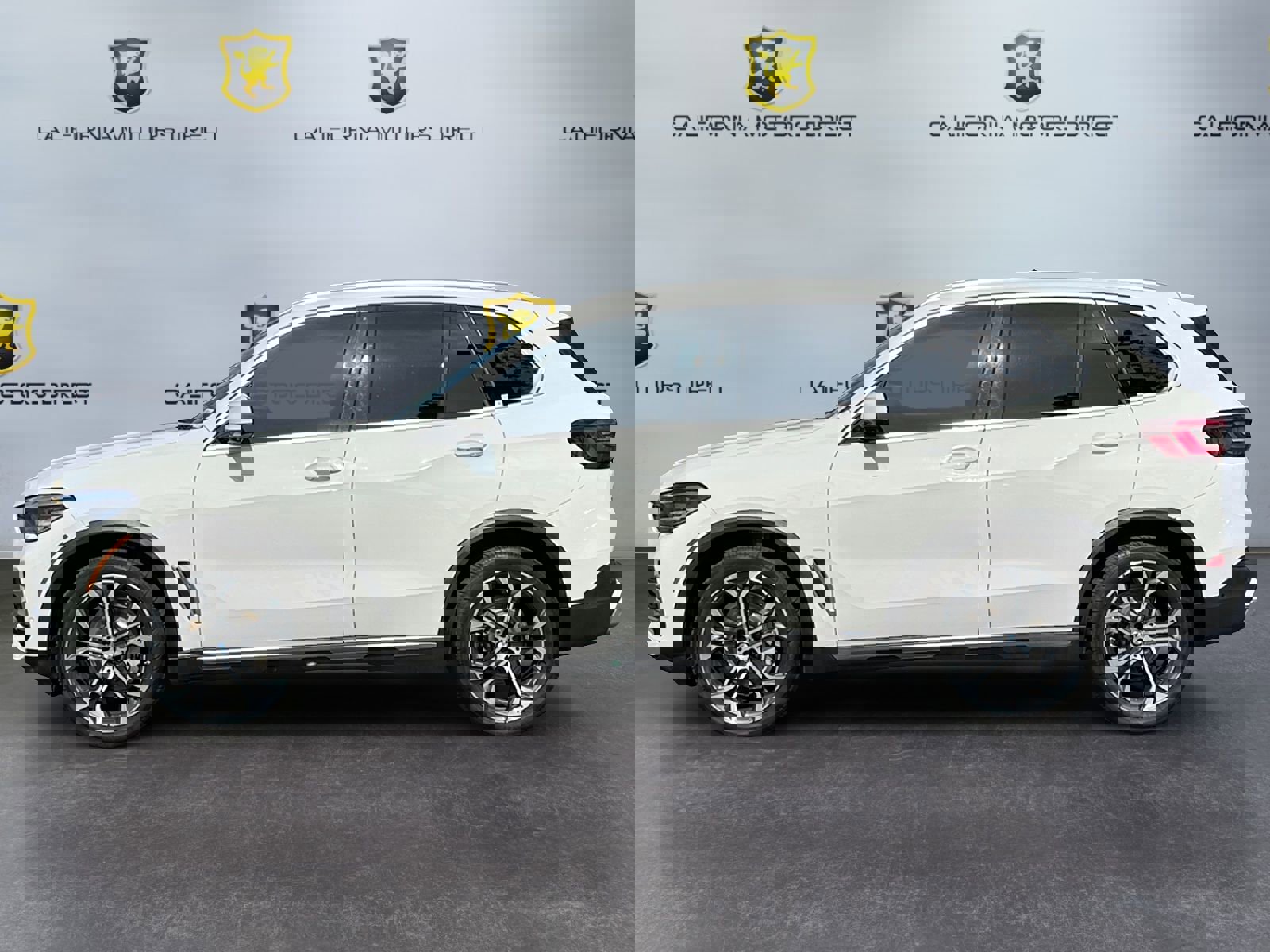 Used 2022 BMW X5 sDrive40i w/ Premium Package image 2