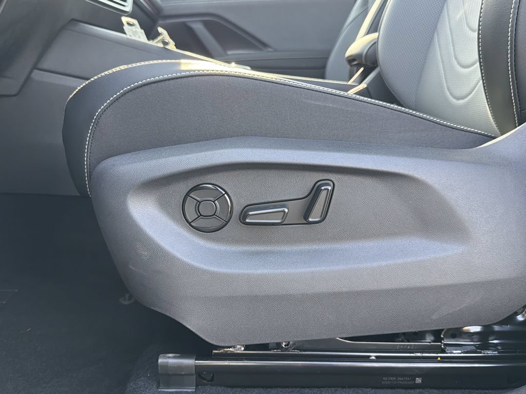 New 2026 Volkswagen Tiguan SE R-Line FWD image 22