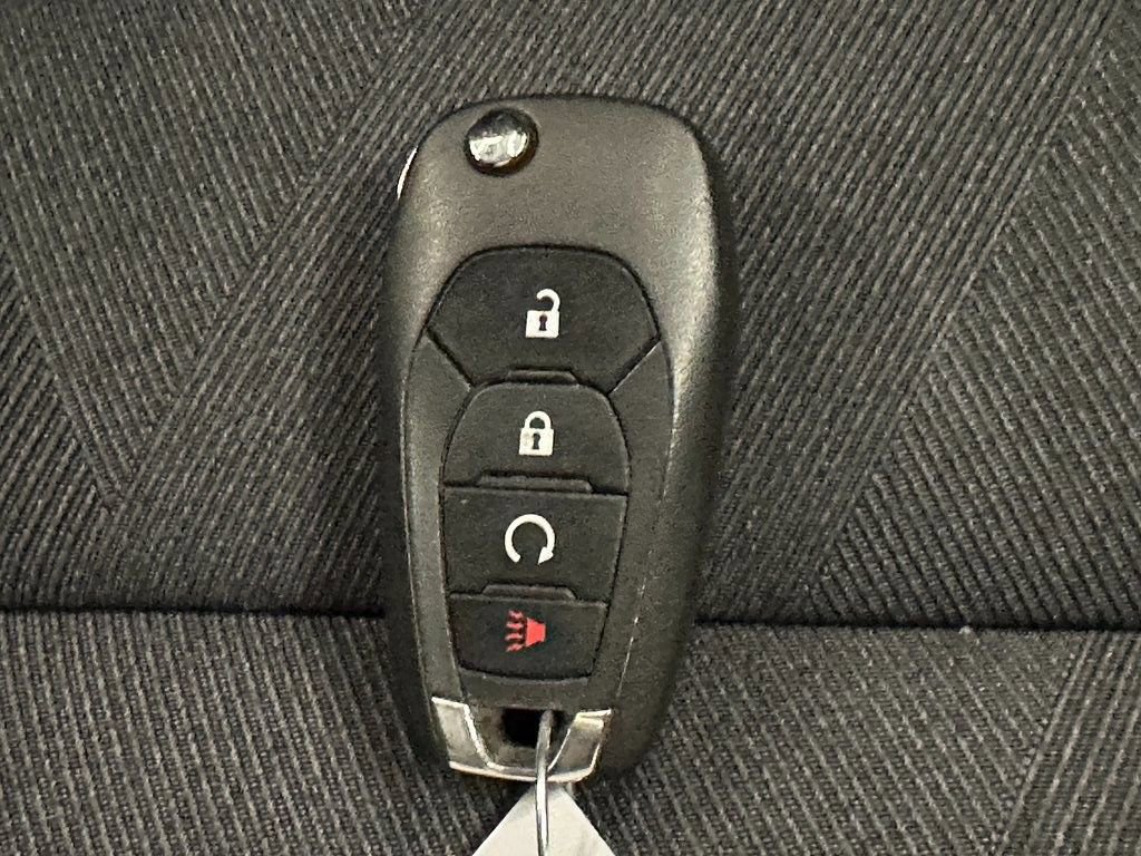 Used 2025 Chevrolet Trax LS w/ LS Convenience Package image 16