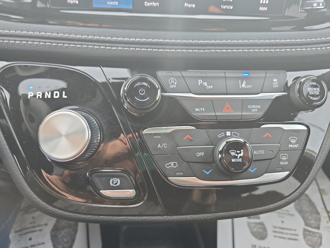 Used 2023 Chrysler Pacifica Touring w/ S Appearance Package image 28