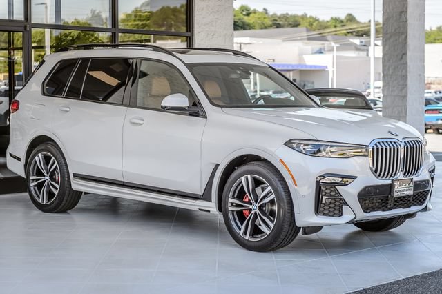 Used 2022 BMW X7 xDrive40i w/ M Sport Package AWD/4WD image 4