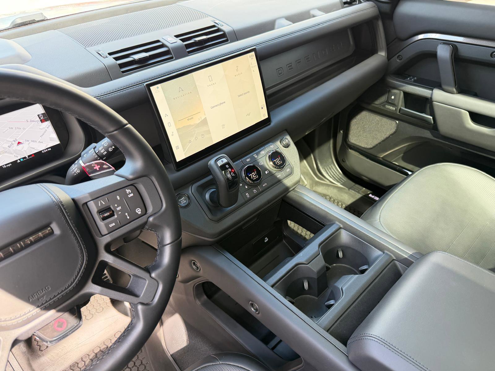 Used 2025 Land Rover Defender 110 AWD/4WD image 33
